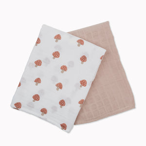 2 pack of large cotton muslin swaddle blankets.  1 is white with a preety mushroom print pattern and 1 is plain biscuit sand colour.  Measuring 100 x 100cm they can be used as a swaddling blankets,  nursing cover ups, buggie covers or burp cloths