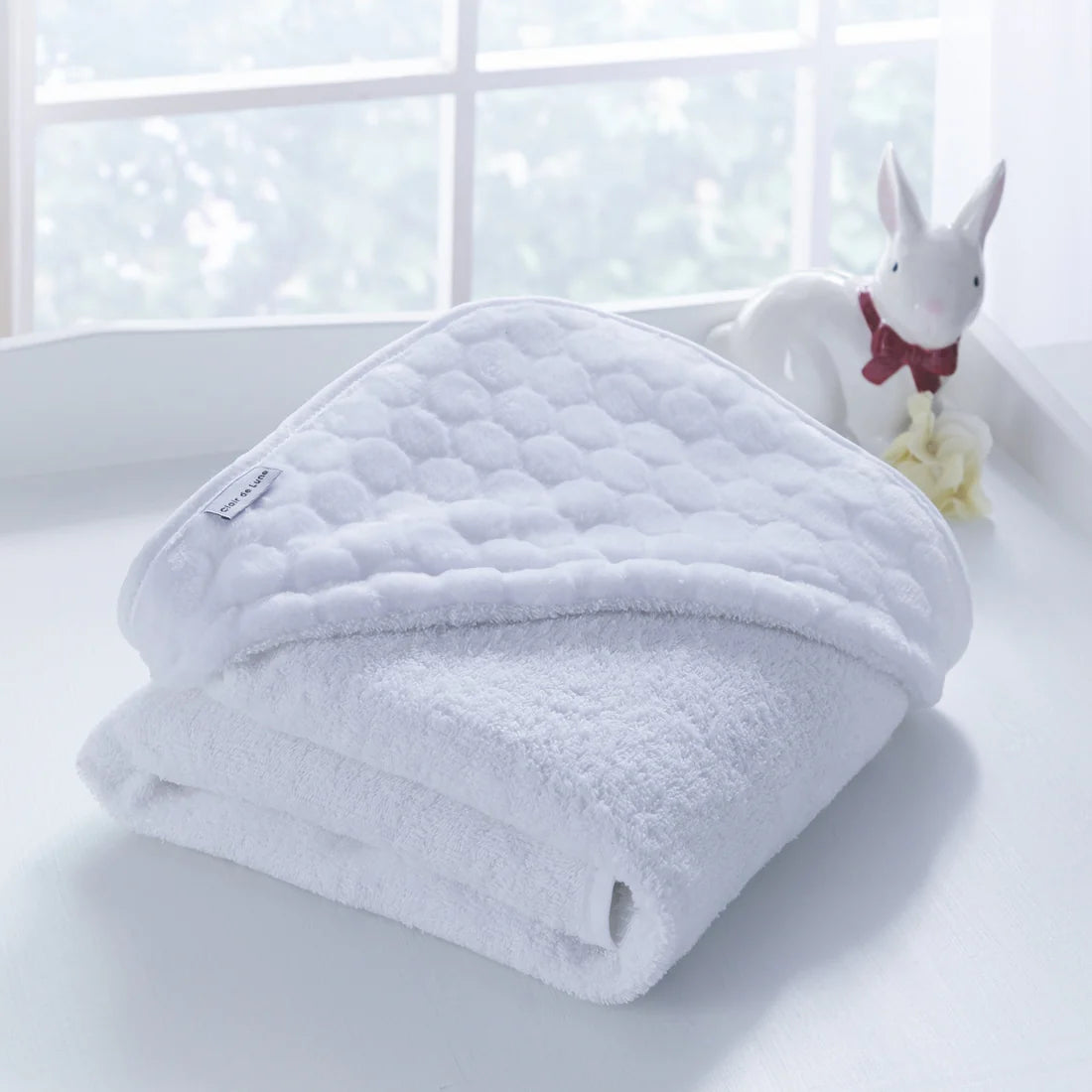 Oekotex certified soft white hooded towel with a soft marshmallow print patter on the hood.  