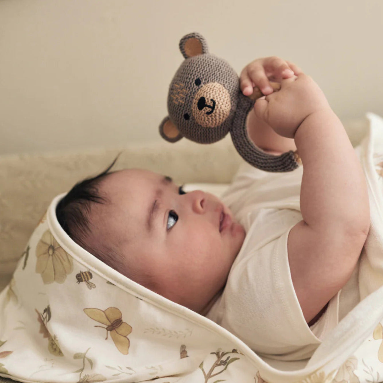 Teething Ring Bear with a knitted head featuring textured bubbles, perfect for teething relief and play.