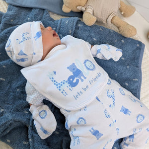 Baby clothing gift set in white and blue featuring a teddy and giraffe pattern, includes bodysuit, trousers, hat, bib, and a 1st year record book.