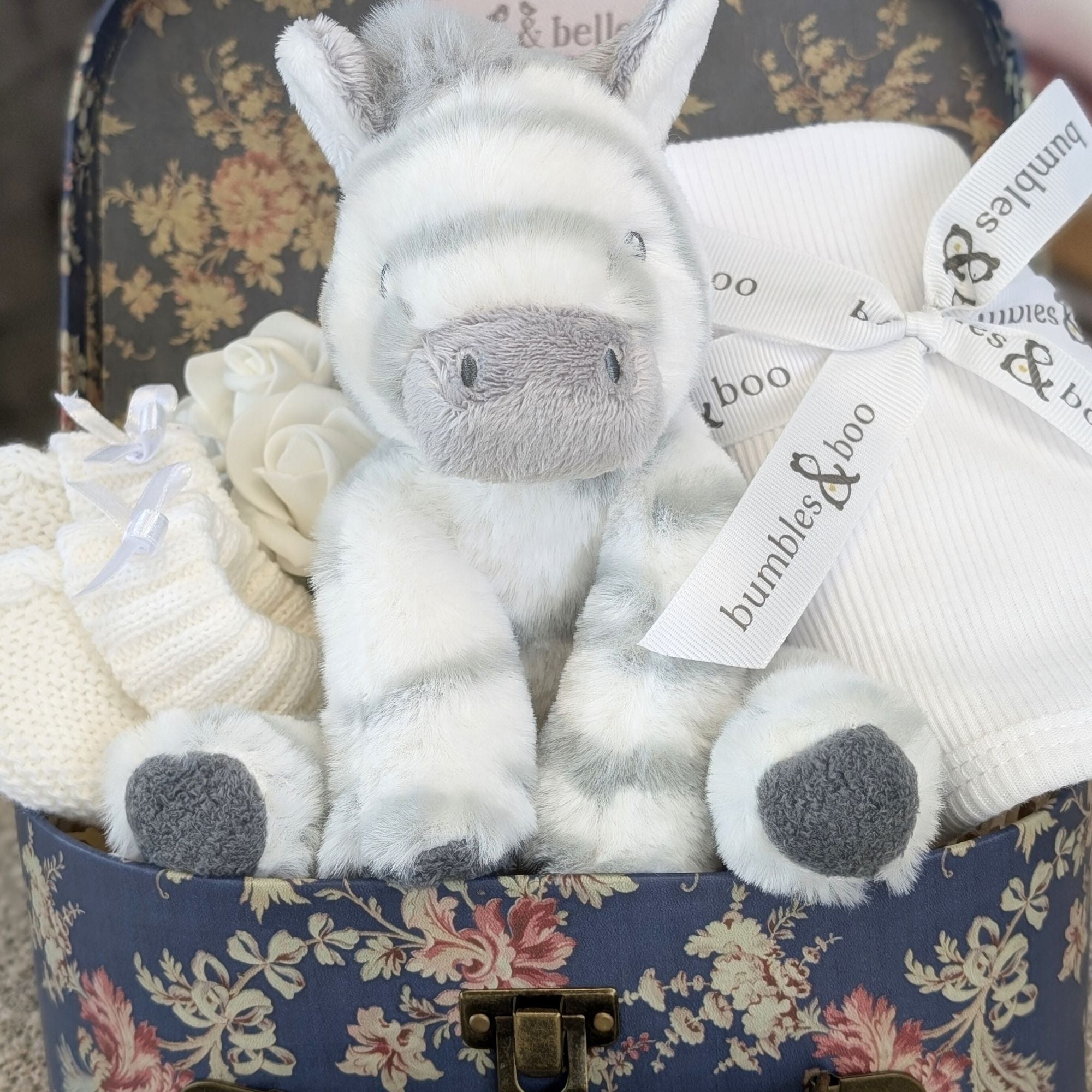 unisex new baby gifts trunk with zebra and baby bib