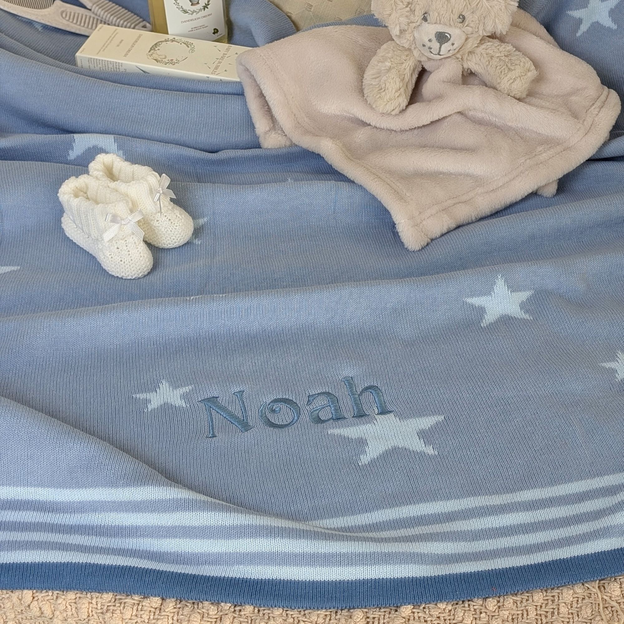 blue star heavy knit blanket which can be embroidered. Bumbles and Boo.