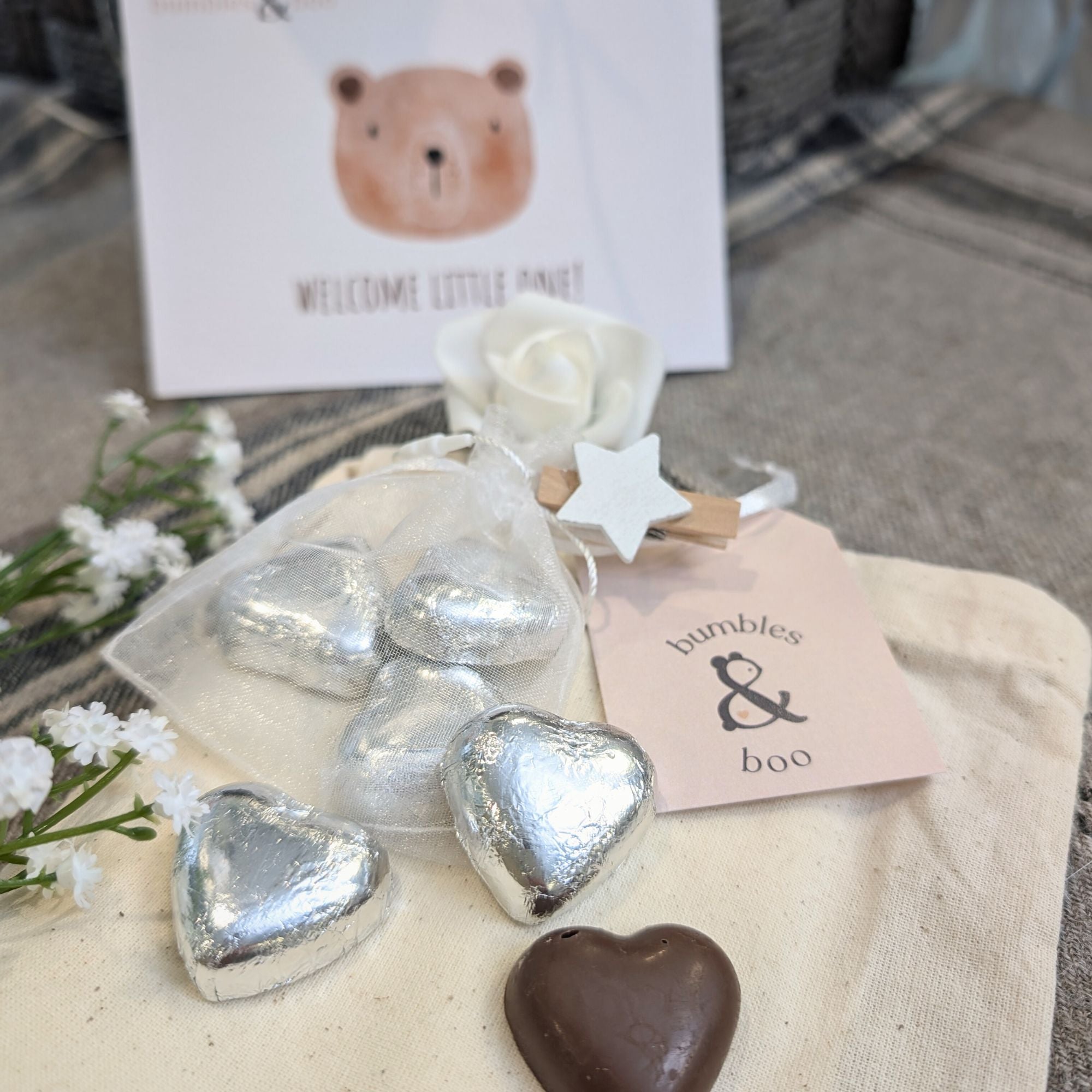 Milk chocolate heart gift set – 6 foil-wrapped chocolates in an organza bag – Bumbles and Boo.