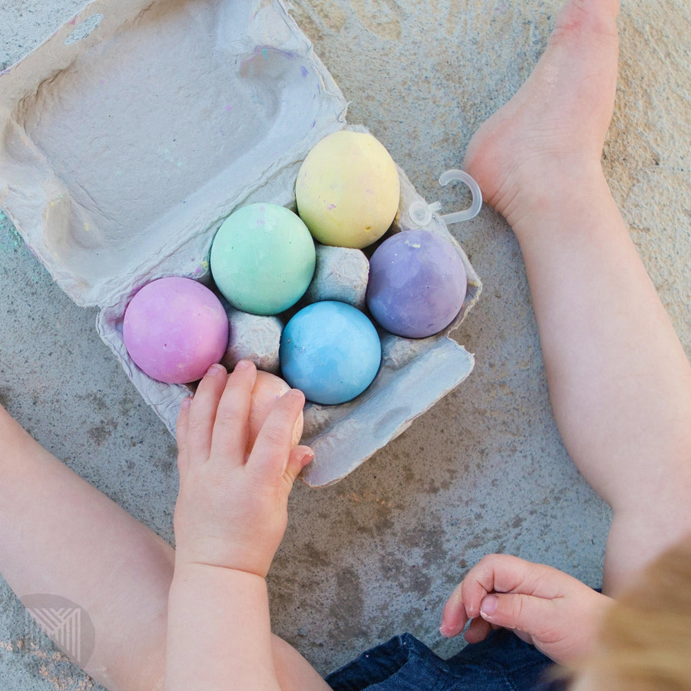 Egg Chalk in bright colours (pink, orange, blue, green, purple, yellow) for kids, easy-grip design, washable.