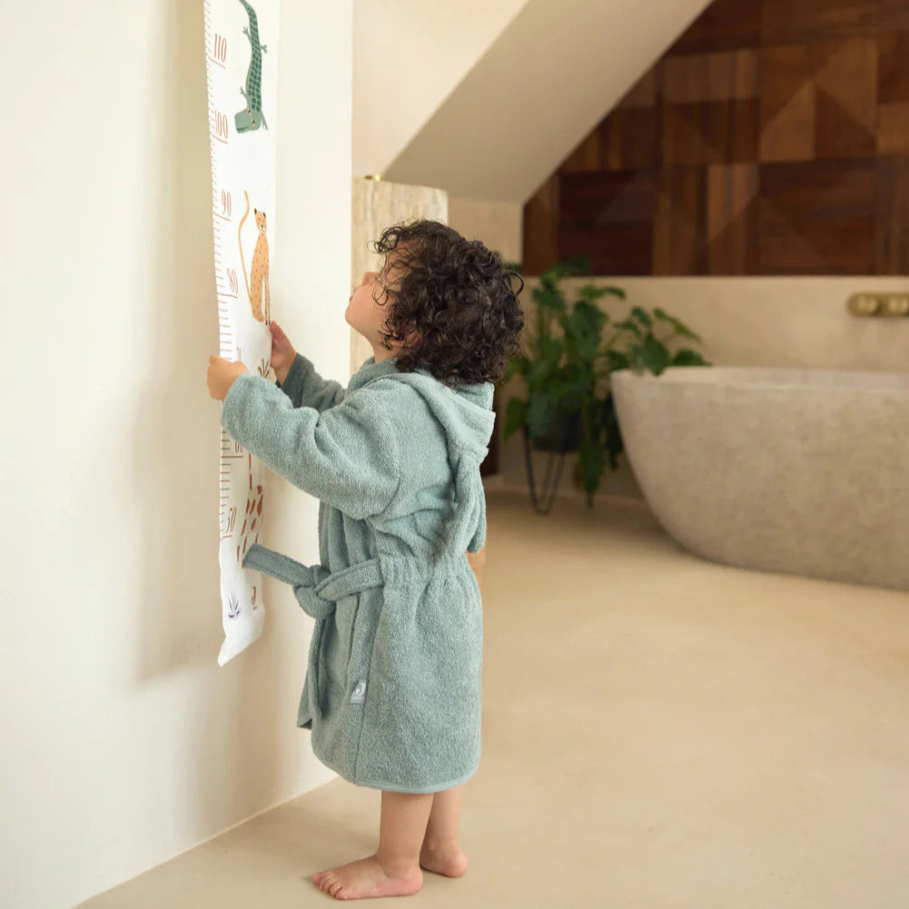 Jungle Animals Growth Chart in Oatmeal with jungle animal decorations, measuring heights up to 140cm