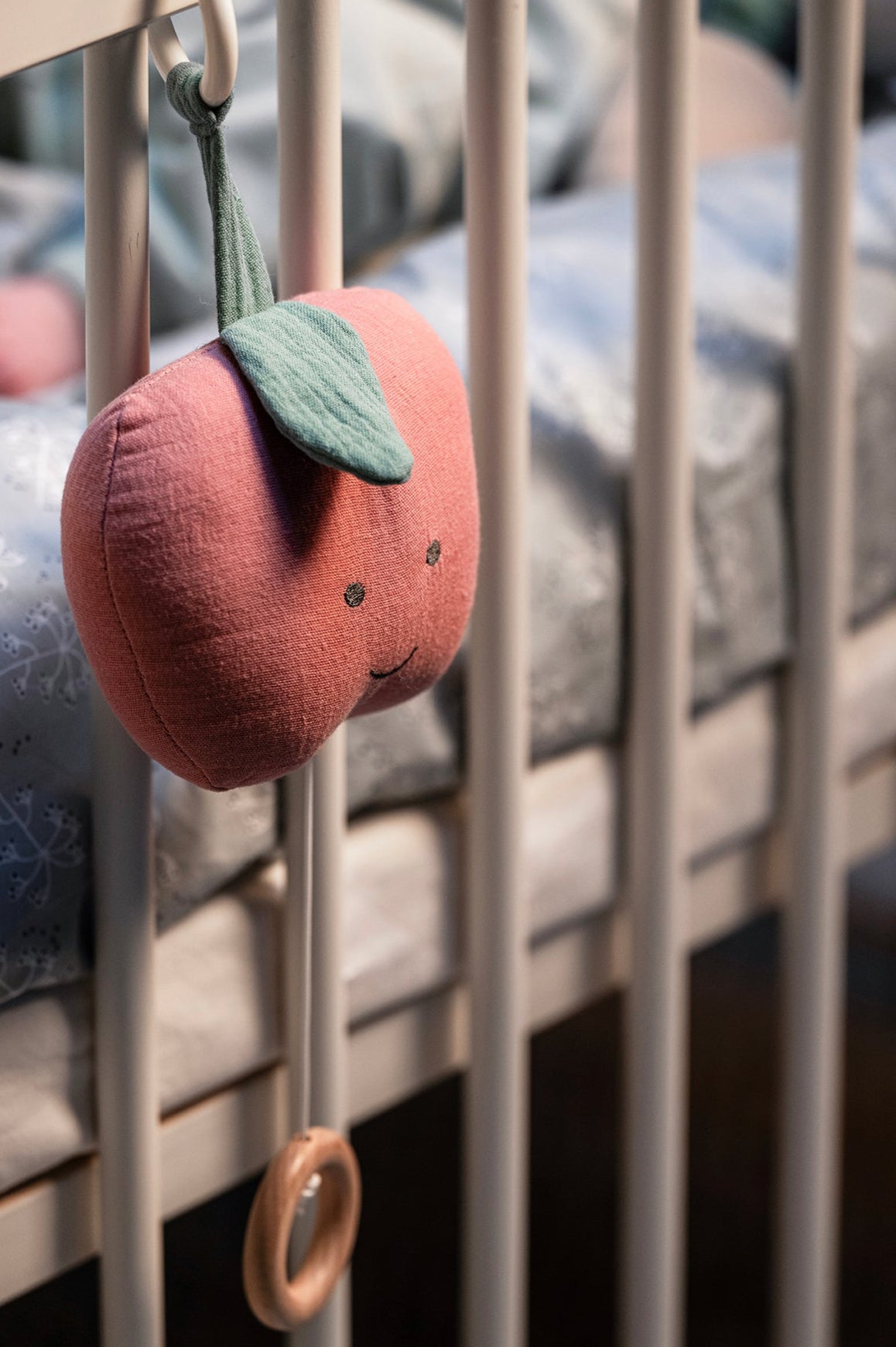 Close-up of the Apple Musical Pull with elastic ring attachment