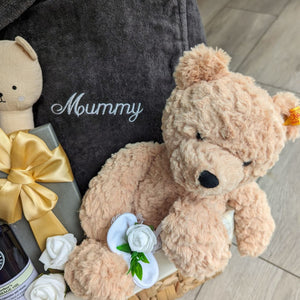 This new mum gift hamper features a bathrobe for both Mummy and baby, organic skincare, chocolates, and a beautiful Steiff teddy bear, ensuring a thoughtful and delightful experience for the new family.