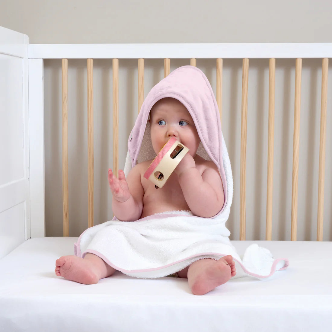 Oekotex certified soft pink hooded towel with a soft marshmallow print patter on the hood.  