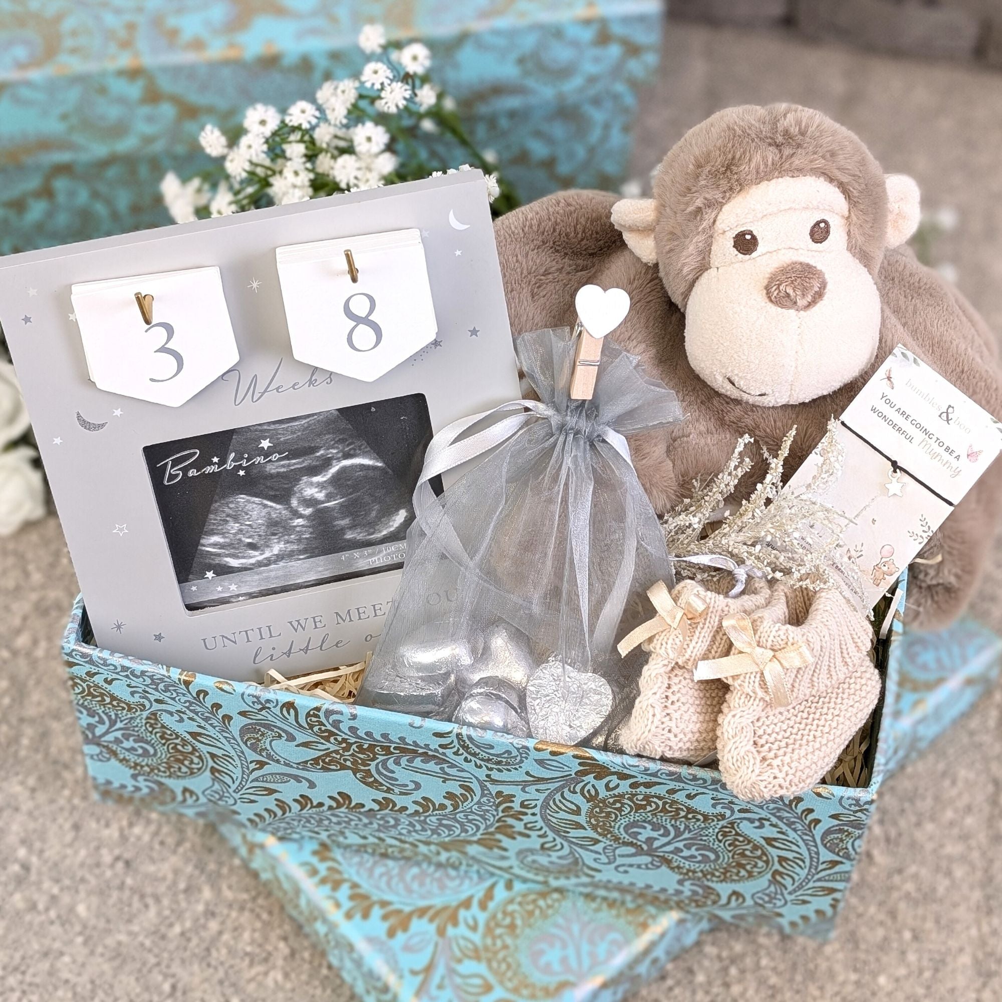pregnancy gifts box with pregnancy countdown fram, chocolates for mum, baby booties, cheeky monkey and wish string for mum to be.