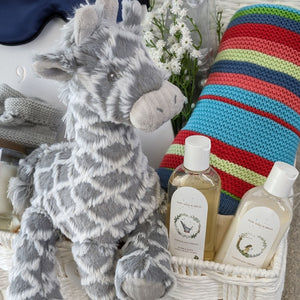 pregnancy gifts hamper with giraffe and baby blanket