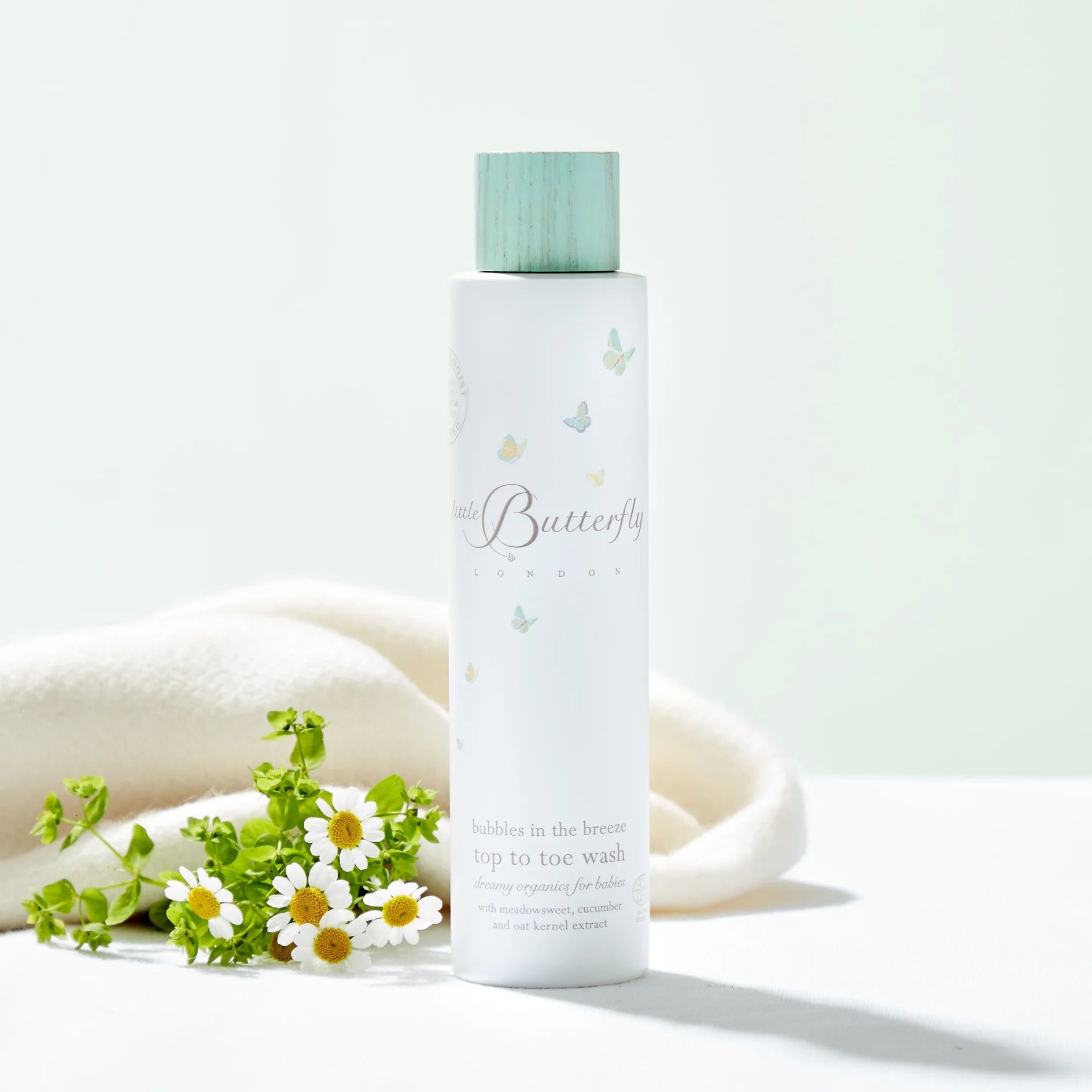 Gently cleanse and wash a new baby from head to toe with this bubbly top to toe wash from award winning Little Butterfly